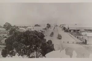 2. High St 1905 - view towards Foreshore showing trains